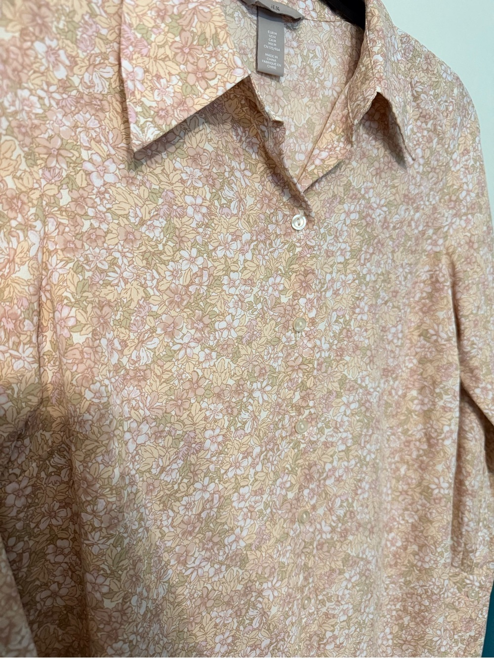 Never Worn! H&M Pastel Floral Shirt in Pink, Cream and Green - Picture 6 of 6